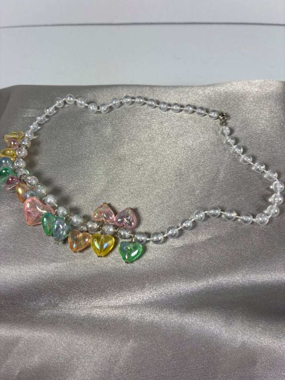 Vintage Y2K Faux Pearl Necklace Colorful Heart Charms 15 Inch - Picture 3 of 6